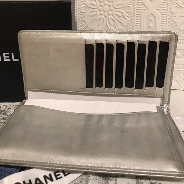 CHANEL(シャネル)のHanayo様専用　正規品　美品　シャネル　長財布　マトラッセ　シルバー レディースのファッション小物(財布)の商品写真