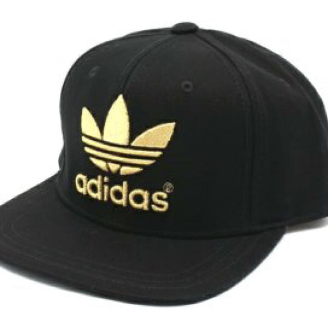 adidas(アディダス)のadidas キャップ 黒×金 メンズの帽子(キャップ)の商品写真