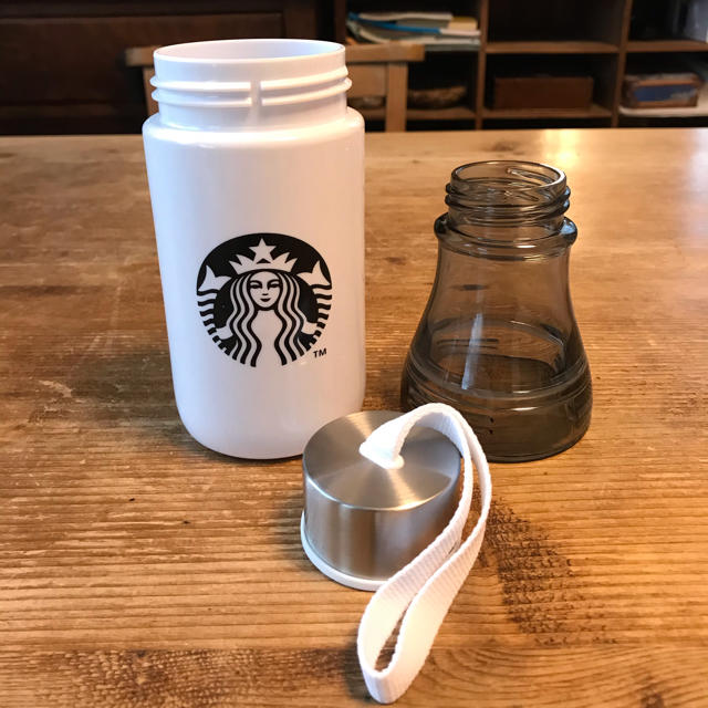 Starbucks Coffee(スターバックスコーヒー)の☆新品☆  スターバックス  サニーボトル インテリア/住まい/日用品のキッチン/食器(容器)の商品写真
