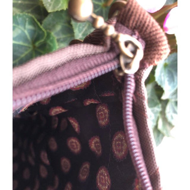 手刺繍のキルティングポーチ ハンドメイドのファッション小物(ポーチ)の商品写真
