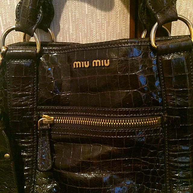 miumiu(ミュウミュウ)の美品miumiuクロコショルダーバッグ  レディースのバッグ(トートバッグ)の商品写真