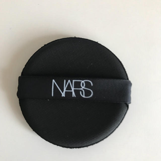 NARS(ナーズ)のNARS パフ コスメ/美容のベースメイク/化粧品(ファンデーション)の商品写真