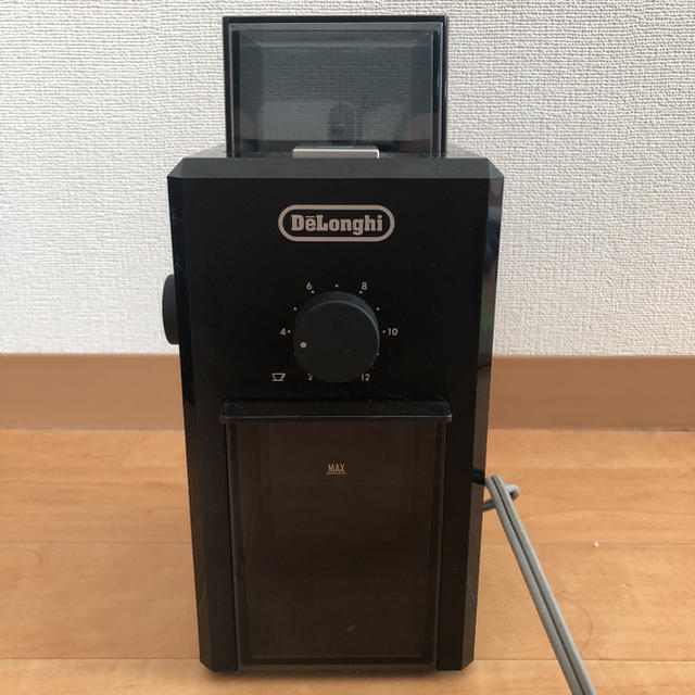 DeLonghi(デロンギ)のデロンギ 臼式コーヒーグラインダー　KG79J スマホ/家電/カメラの調理家電(電動式コーヒーミル)の商品写真