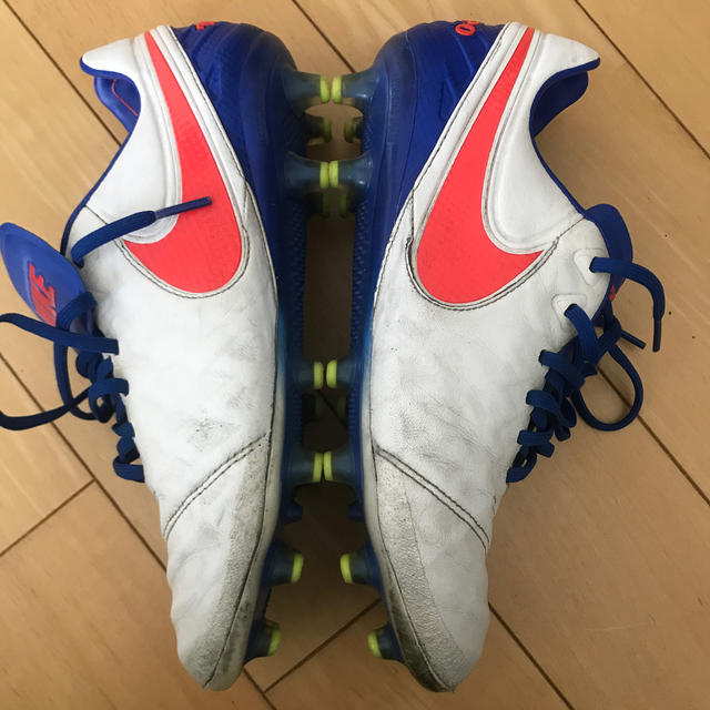 NIKE(ナイキ)のナイキ ティエンポレジェンド6 AG ACC 25.5cm スポーツ/アウトドアのサッカー/フットサル(シューズ)の商品写真