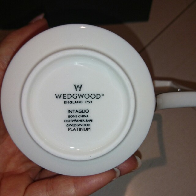 WEDGWOOD(ウェッジウッド)のウェッジウッド インタグリオ プラチナ マグ  インテリア/住まい/日用品のキッチン/食器(グラス/カップ)の商品写真