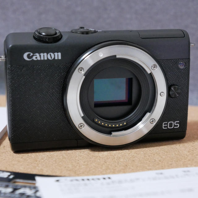 Canon(キヤノン)のCanon EOS M200 EF-M15-45 IS STM レンズキット スマホ/家電/カメラのカメラ(ミラーレス一眼)の商品写真