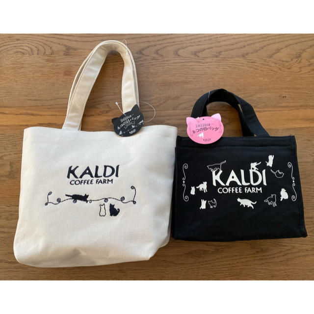 KALDI(カルディ)の値下げ《白・黒》《バッグのみ》カルディ ネコの日バッグ プレミアム　おまけ付 レディースのバッグ(トートバッグ)の商品写真