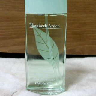 エリザベスアーデン(Elizabeth Arden)のエリザベスアーデン　グリーンティ30ml(香水(女性用))