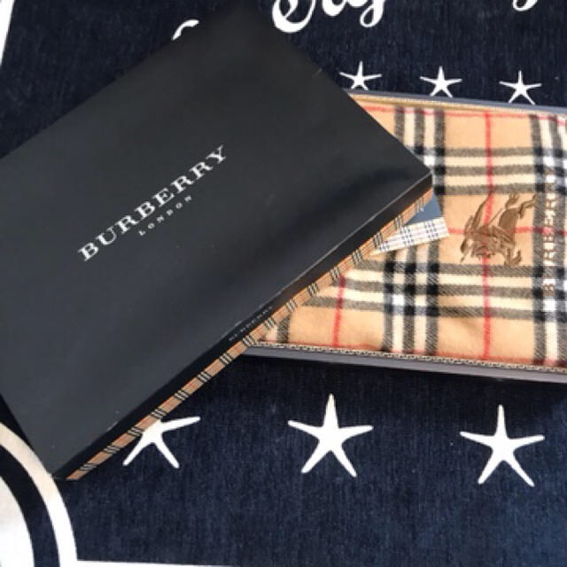 BURBERRY(バーバリー)のBURBERRY ブランケット　ひざ掛け インテリア/住まい/日用品の寝具(毛布)の商品写真