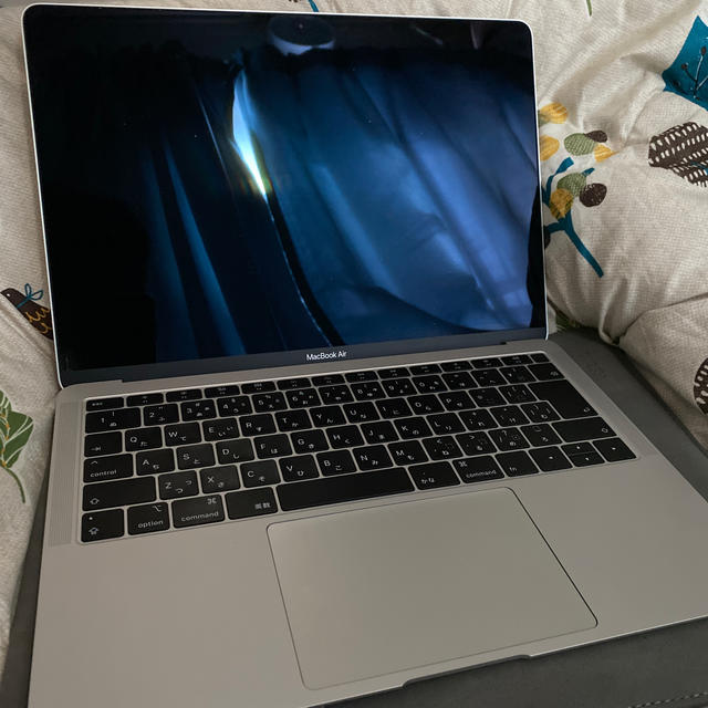 MacBook即日発送　MacBook air 2018 最新型 傷一箇所　付属品完備