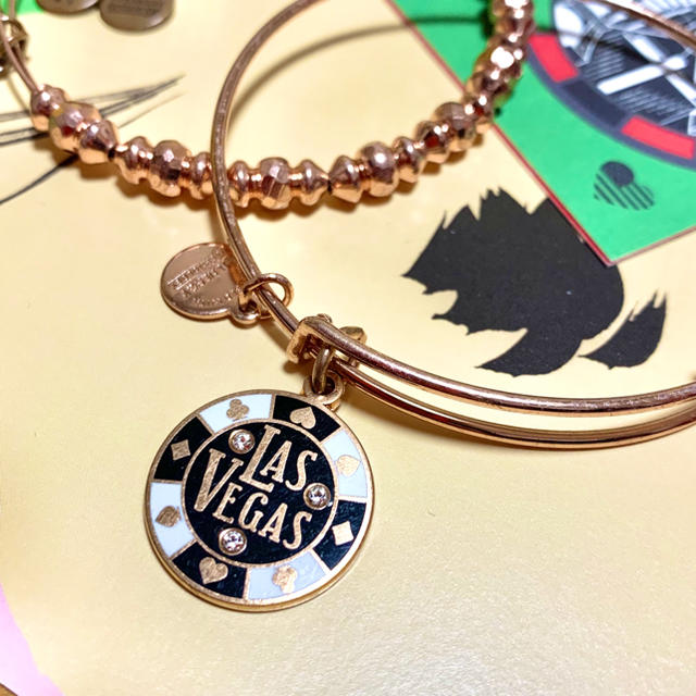 新品 ☆ Alex and Ani ラスベガス限定　3本セット レディースのアクセサリー(ブレスレット/バングル)の商品写真