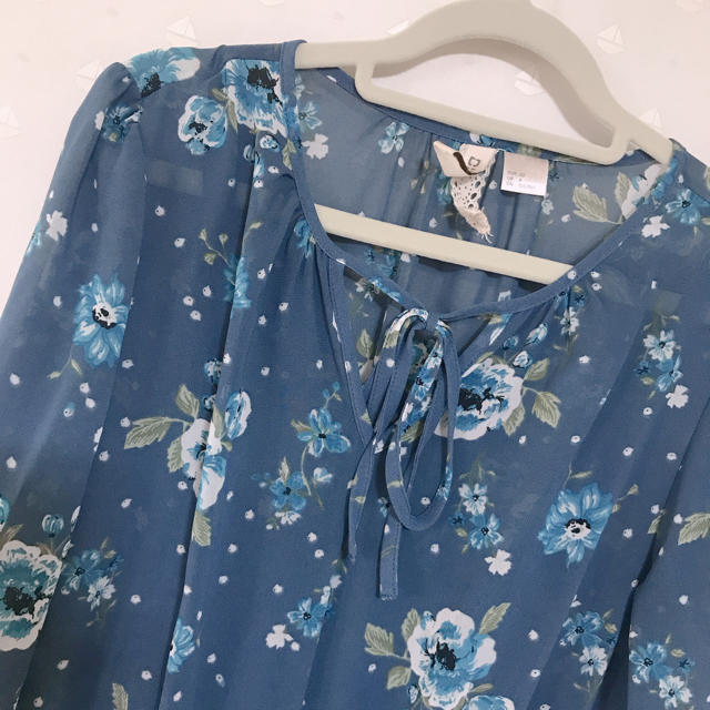 H&M(エイチアンドエム)のH&M 花柄ワンピース レディースのワンピース(ロングワンピース/マキシワンピース)の商品写真