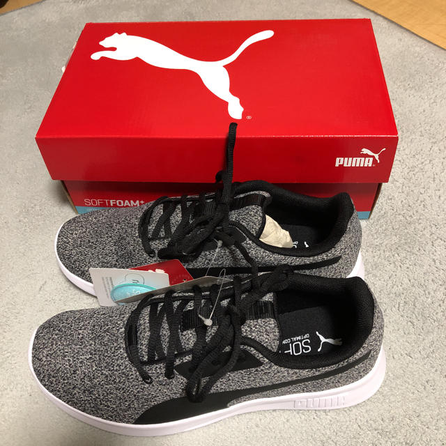 PUMA(プーマ)の新品！タグ付き！PUMA プーマ　モダンランナー　軽量　25.5cm メンズの靴/シューズ(スニーカー)の商品写真