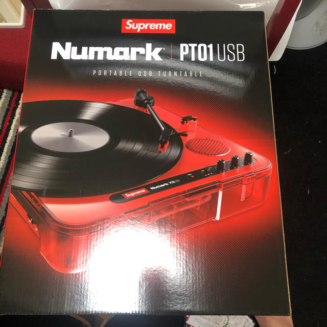 Supreme(シュプリーム)のSupreme/Numark PT01 Portable Turntable 楽器のDJ機器(ターンテーブル)の商品写真