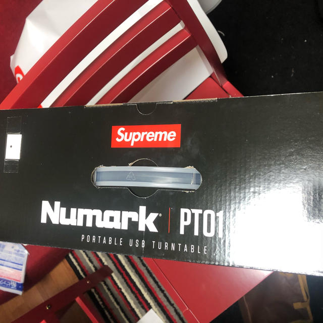 Supreme(シュプリーム)のSupreme/Numark PT01 Portable Turntable 楽器のDJ機器(ターンテーブル)の商品写真