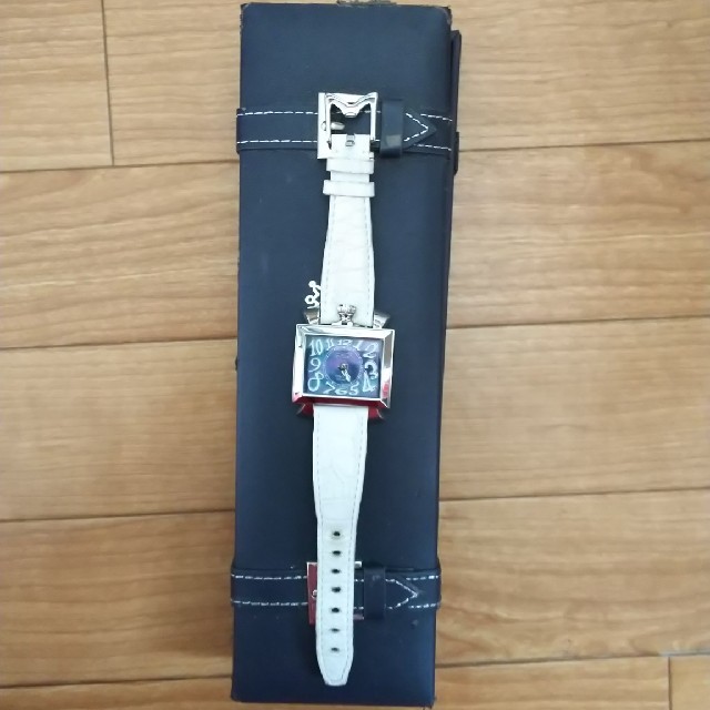 GaGa MILANO(ガガミラノ)の最終値下げ！GaGa MILANO♡レディース腕時計ホワイト レディースのファッション小物(腕時計)の商品写真
