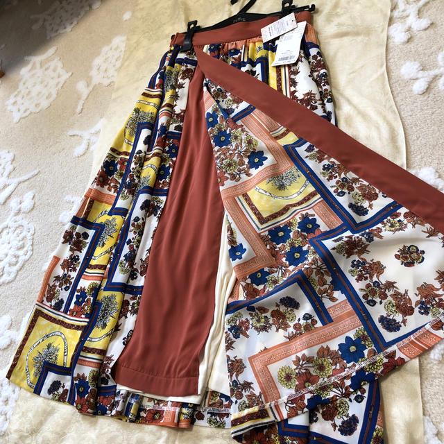 Bou Jeloud(ブージュルード)のアメリカンチェリー様専用⭐︎スカーフ柄スカート レディースのスカート(ロングスカート)の商品写真