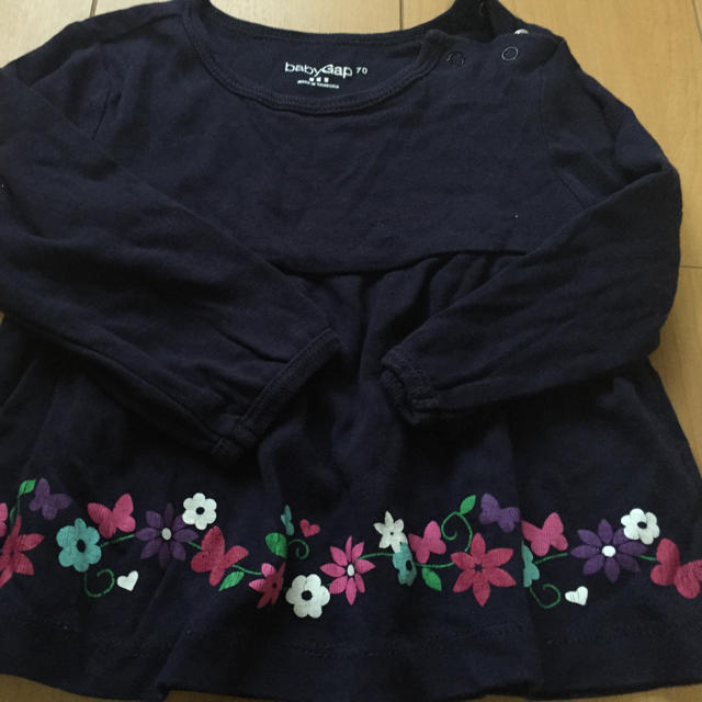 babyGAP(ベビーギャップ)のbabygap花柄トップス キッズ/ベビー/マタニティのベビー服(~85cm)(シャツ/カットソー)の商品写真