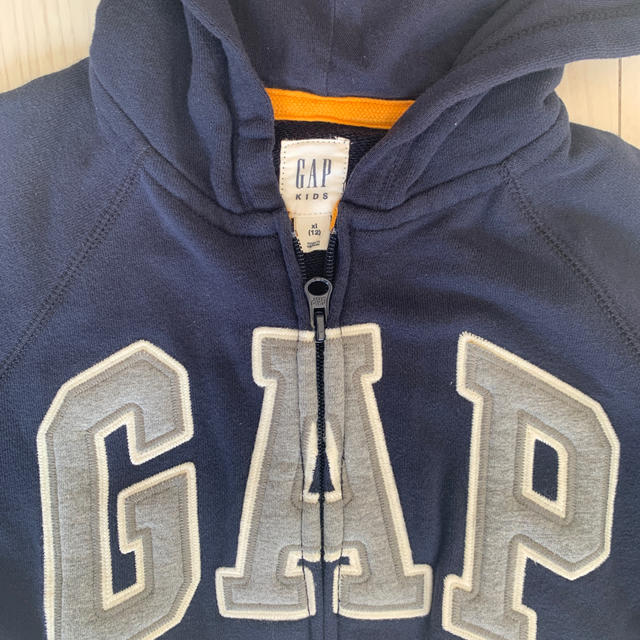 GAP(ギャップ)のGAP男子パーカー キッズ/ベビー/マタニティのキッズ服男の子用(90cm~)(ジャケット/上着)の商品写真