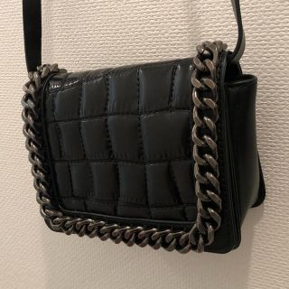 ザラ(ZARA)のZARA ショルダーバック　黒　レディース(ショルダーバッグ)