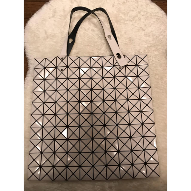 ISSEY MIYAKE(イッセイミヤケ)のBAOBAO バオバオ 10×10 イッセイミヤケ レディースのバッグ(トートバッグ)の商品写真