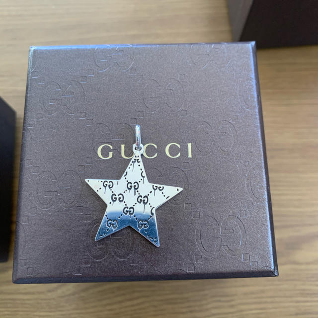 Gucci(グッチ)の!!最終値下げ!! グッチ　ネックレス　トップ メンズのアクセサリー(ネックレス)の商品写真