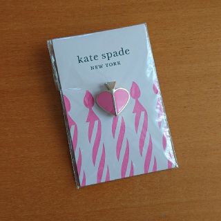 ケイトスペードニューヨーク(kate spade new york)の【非売品】ケイト・スペード ピンバッジ(ショルダーバッグ)