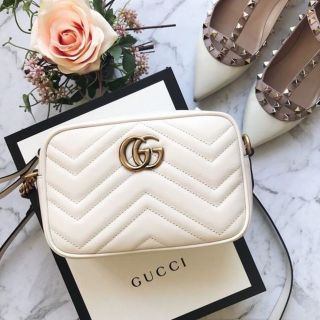 グッチ(Gucci)のGUCCI ワンピース　グッチ　パール装飾ワンピース(ひざ丈ワンピース)