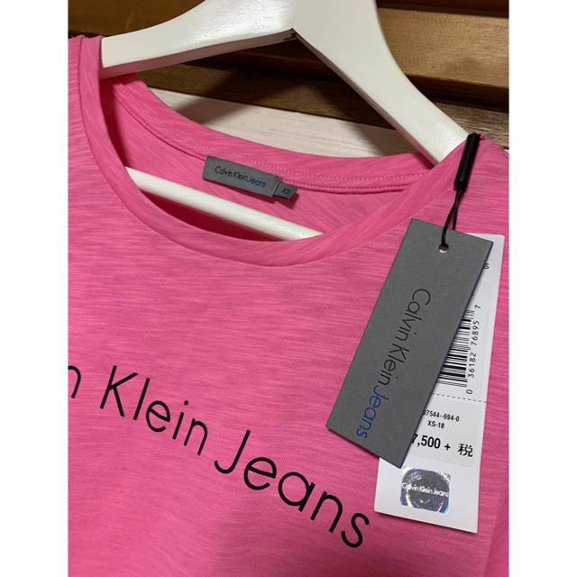 Calvin Klein(カルバンクライン)の【新品/XS】Calvin Klein Jeans カルバン LOGO Tシャツ レディースのトップス(Tシャツ(半袖/袖なし))の商品写真