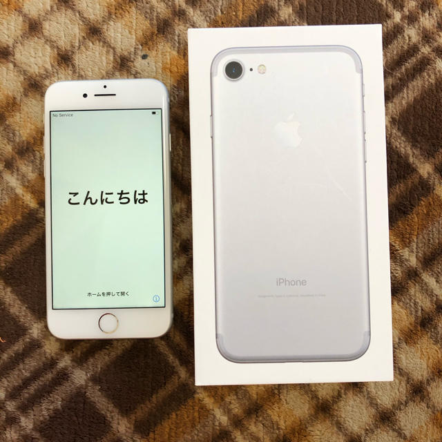 美品iPhone7 シルバー 32GB