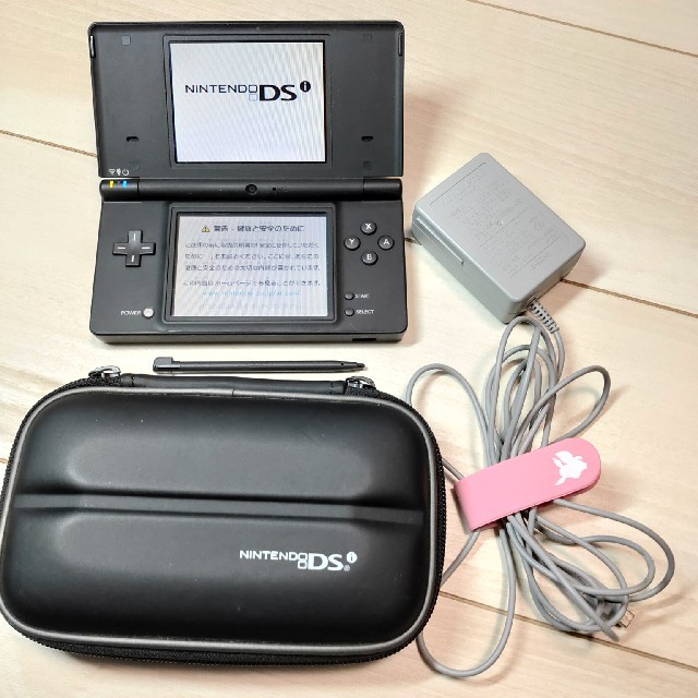 DSi_専用ケース付き_ブラック_ニンテンドー_ゲーム機器 - 携帯用