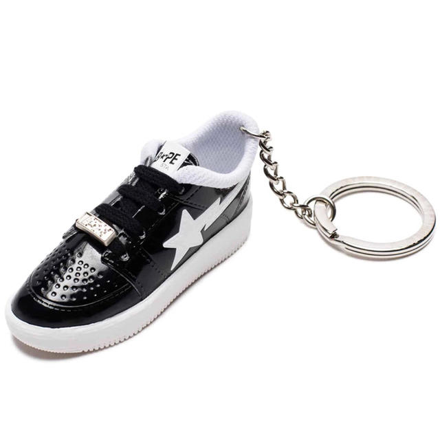 A BATHING APE(アベイシングエイプ)のBAPE STA KEYCHAIN 黒 キーチェーン キーホルダー スニーカー メンズのファッション小物(キーホルダー)の商品写真