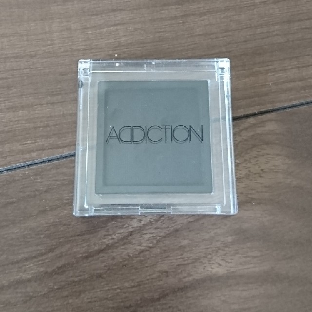 ADDICTION(アディクション)のアディクション ザアイシャドウ011【中古】 コスメ/美容のベースメイク/化粧品(アイシャドウ)の商品写真