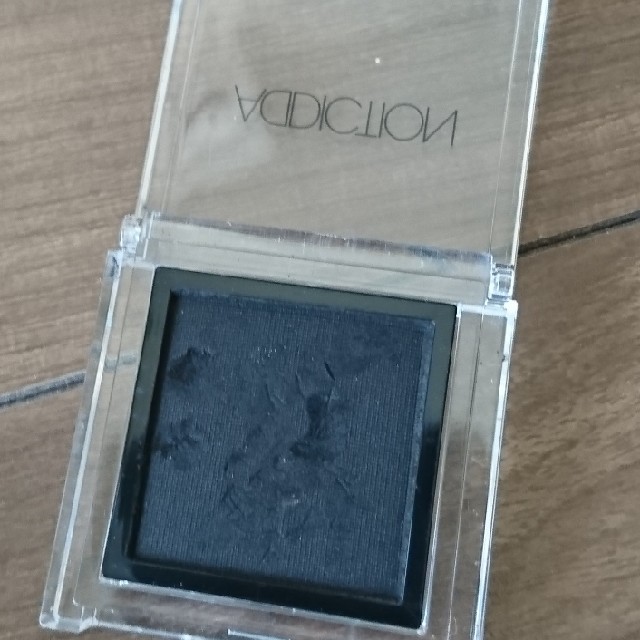 ADDICTION(アディクション)のアディクション ザアイシャドウ011【中古】 コスメ/美容のベースメイク/化粧品(アイシャドウ)の商品写真