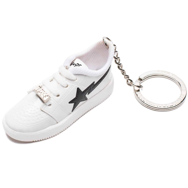 A BATHING APE(アベイシングエイプ)のBAPE STA KEYCHAIN 白 キーチェーン キーホルダー スニーカー メンズのファッション小物(キーホルダー)の商品写真