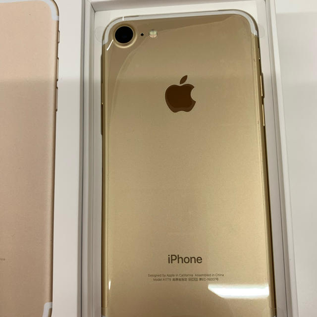 iPhone(アイフォーン)のペン様専用　新品　iPhone7 32GB ゴールド　ドコモ スマホ/家電/カメラのスマートフォン/携帯電話(スマートフォン本体)の商品写真