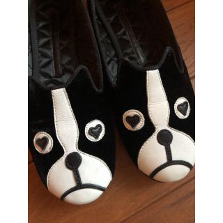 マークバイマークジェイコブス(MARC BY MARC JACOBS)のMARC BY MARC JACOBS 犬モチーフ ベロアフラット靴(バレエシューズ)