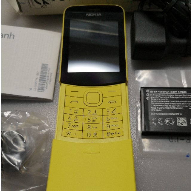 Nokia 8110 4G Dual SIM スマホ/家電/カメラのスマートフォン/携帯電話(携帯電話本体)の商品写真