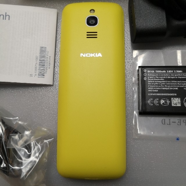 Nokia 8110 4G Dual SIM スマホ/家電/カメラのスマートフォン/携帯電話(携帯電話本体)の商品写真