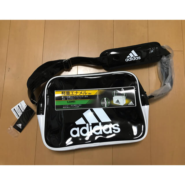 adidas(アディダス)のadidas エナメルバック メンズのバッグ(ショルダーバッグ)の商品写真