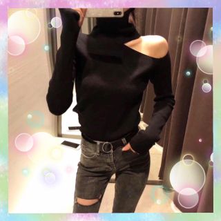 ザラ(ZARA)の【きゃど様専用です】鎖骨効果★着痩せ★ワンショルダーハイネックニット(ニット/セーター)