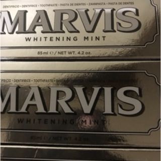 マービス(MARVIS)のマービス 歯磨き粉　　ホワイトニングミント(歯磨き粉)