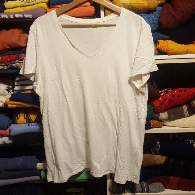 H&M(エイチアンドエム)のVネックTシャツ メンズのトップス(Tシャツ/カットソー(半袖/袖なし))の商品写真
