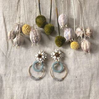 568 white  flower  earrings(ピアス)