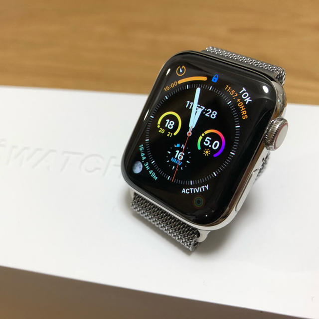 Apple Watch(アップルウォッチ)のApple Watch 4 40mm シルバー　ステンレス　ミラネーゼループ スマホ/家電/カメラのスマホ/家電/カメラ その他(その他)の商品写真