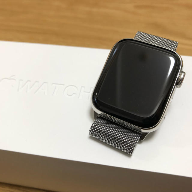 Apple Watch(アップルウォッチ)のApple Watch 4 40mm シルバー　ステンレス　ミラネーゼループ スマホ/家電/カメラのスマホ/家電/カメラ その他(その他)の商品写真