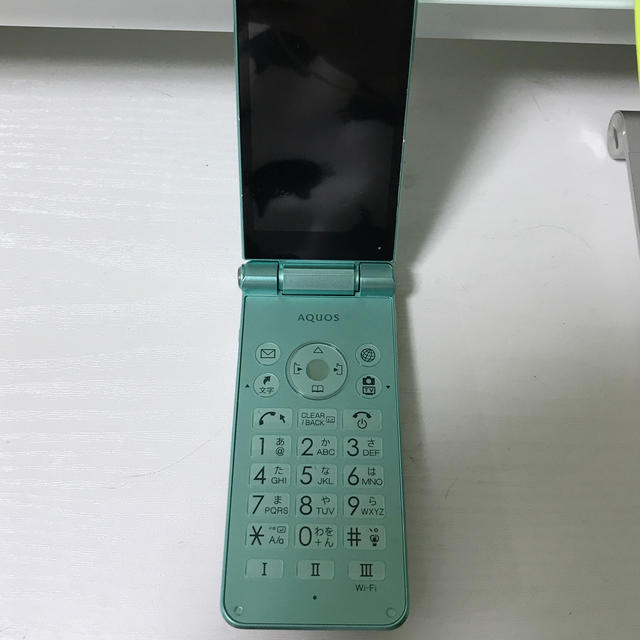 AQUOS(アクオス)の601SH ライトグリーン スマホ/家電/カメラのスマートフォン/携帯電話(携帯電話本体)の商品写真