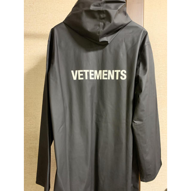 VETEMENTS レインコート