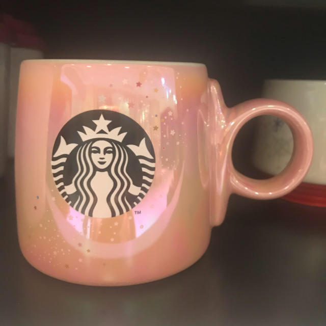 Starbucks Coffee(スターバックスコーヒー)のスターバックス ホリデー 2019 マグブリリアントピンク 355ｍl インテリア/住まい/日用品のキッチン/食器(グラス/カップ)の商品写真