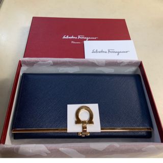 サルヴァトーレフェラガモ(Salvatore Ferragamo)の【新品】フェラガモ長財布 (財布)